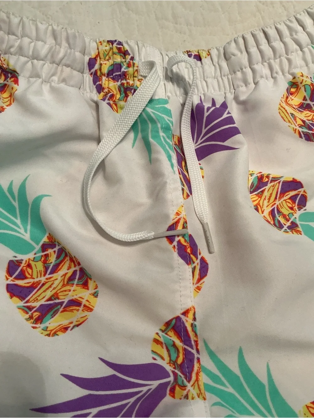 chubbies White Pineapple Print Men’s M Swim Trunks